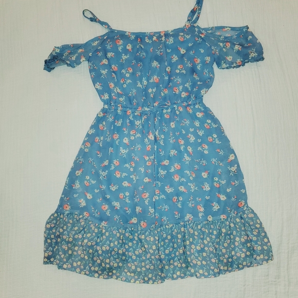 Clothing - Picture 4 of 4